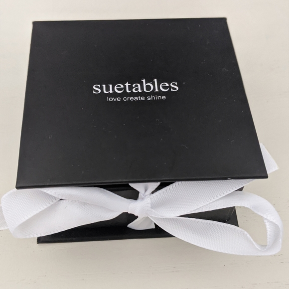 ARIELLE HERRINGBONE EARRINGS - Picture 2 of 4